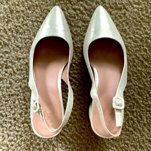 27 edit dress shoes size 8 1/2 Wide width, worn twice, excellent condition